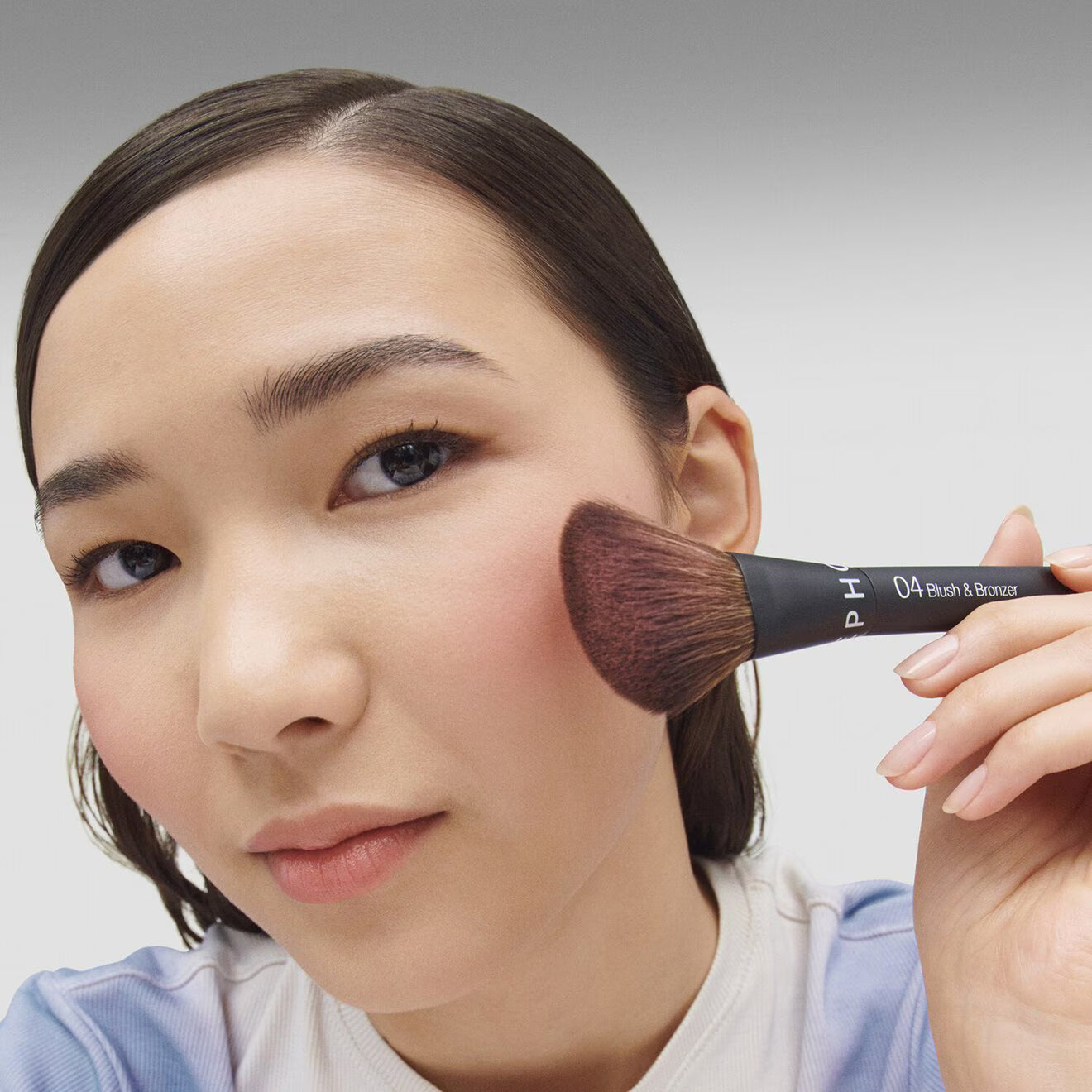 04 The Cheek Brush - Mistake-Proof Face Application In Half The Time