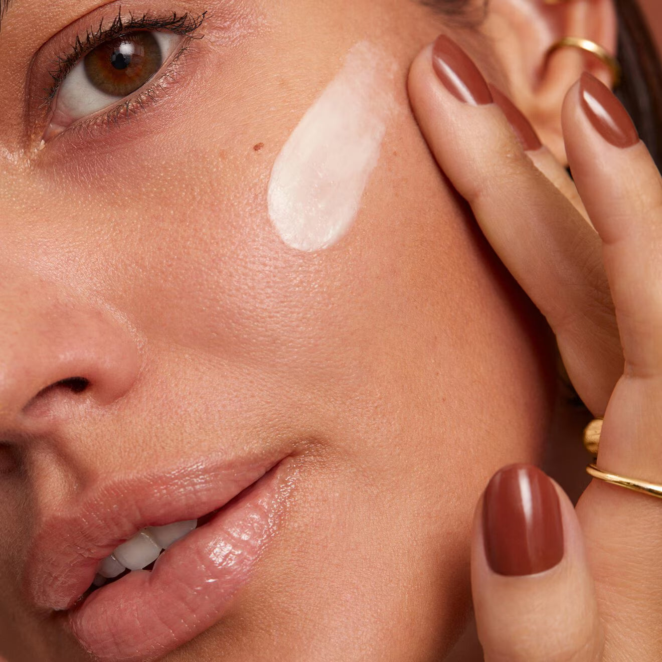 Vitamin Enriched Face Base - Priming Moisturizer