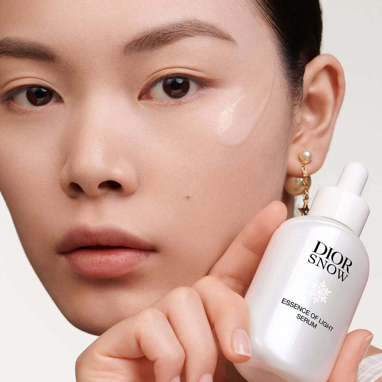 Diorsnow Essence of Light Serum