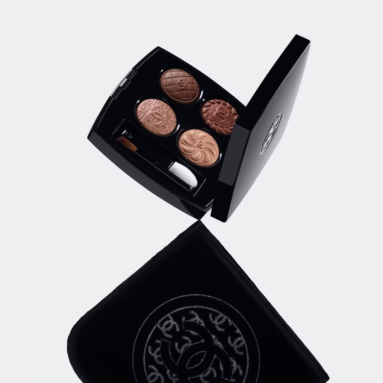 LES 4 OMBRES BOUTONS Multi-Effect Quadra Eyeshadow
