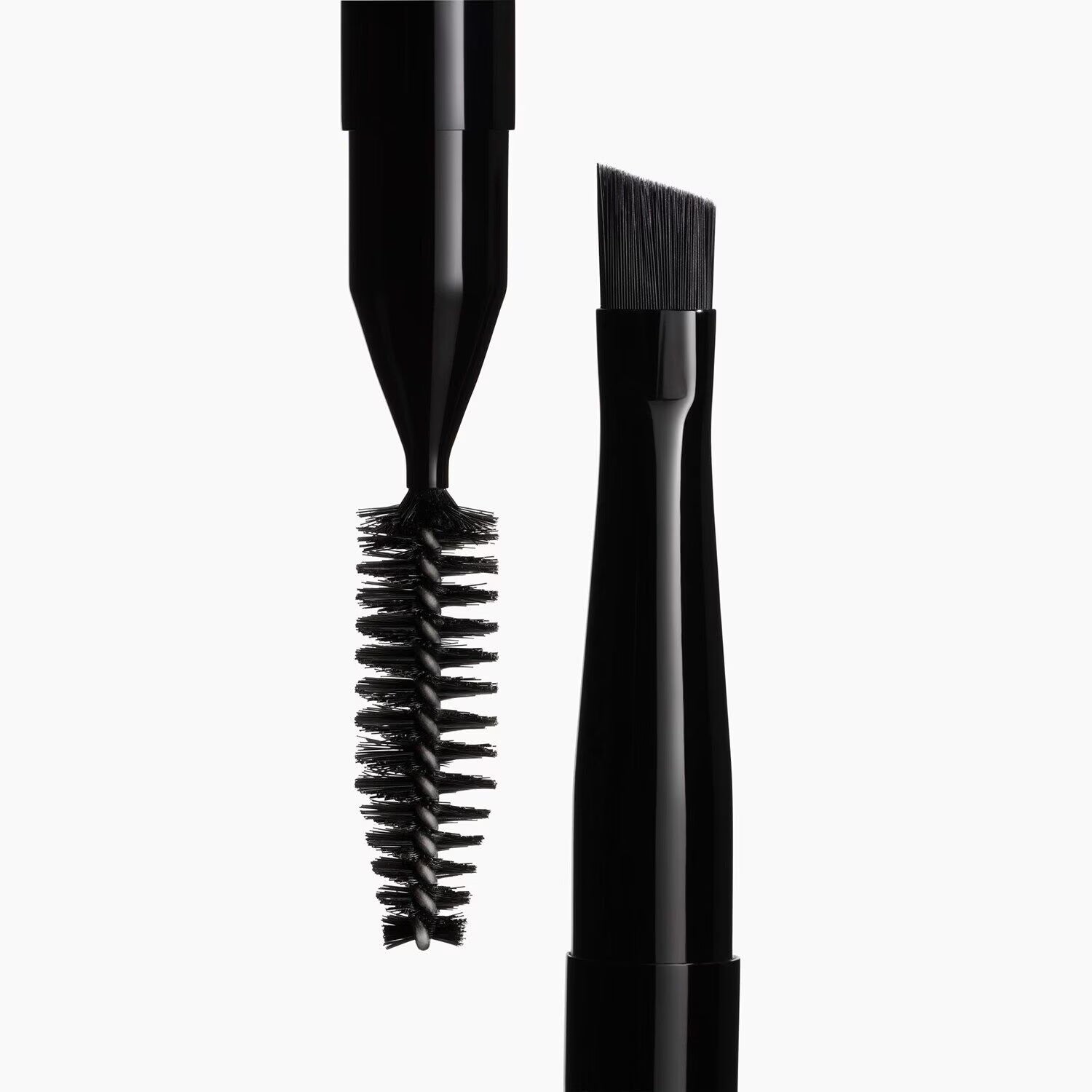 Pinceau Duo Sourcils N°207 Dual-Ended Brow Brush: Grooms And Redefines