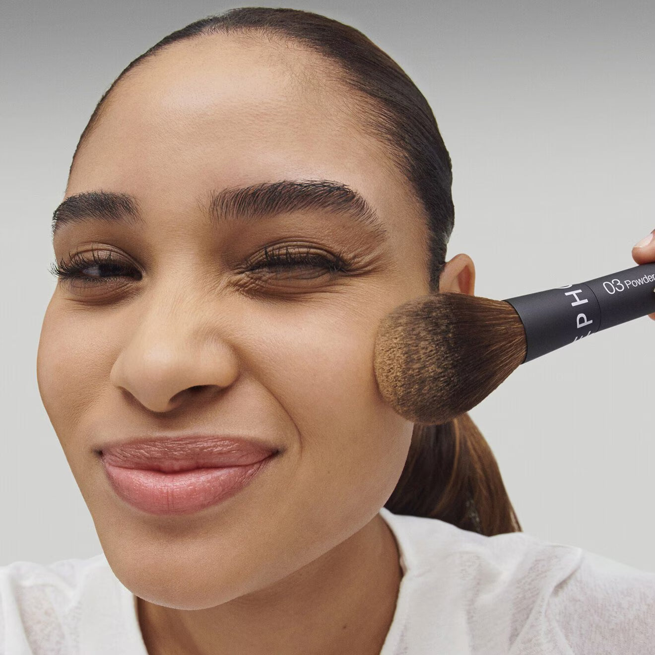 03 The Powder Brush - Mistake-Proof Face Application In Half The Time