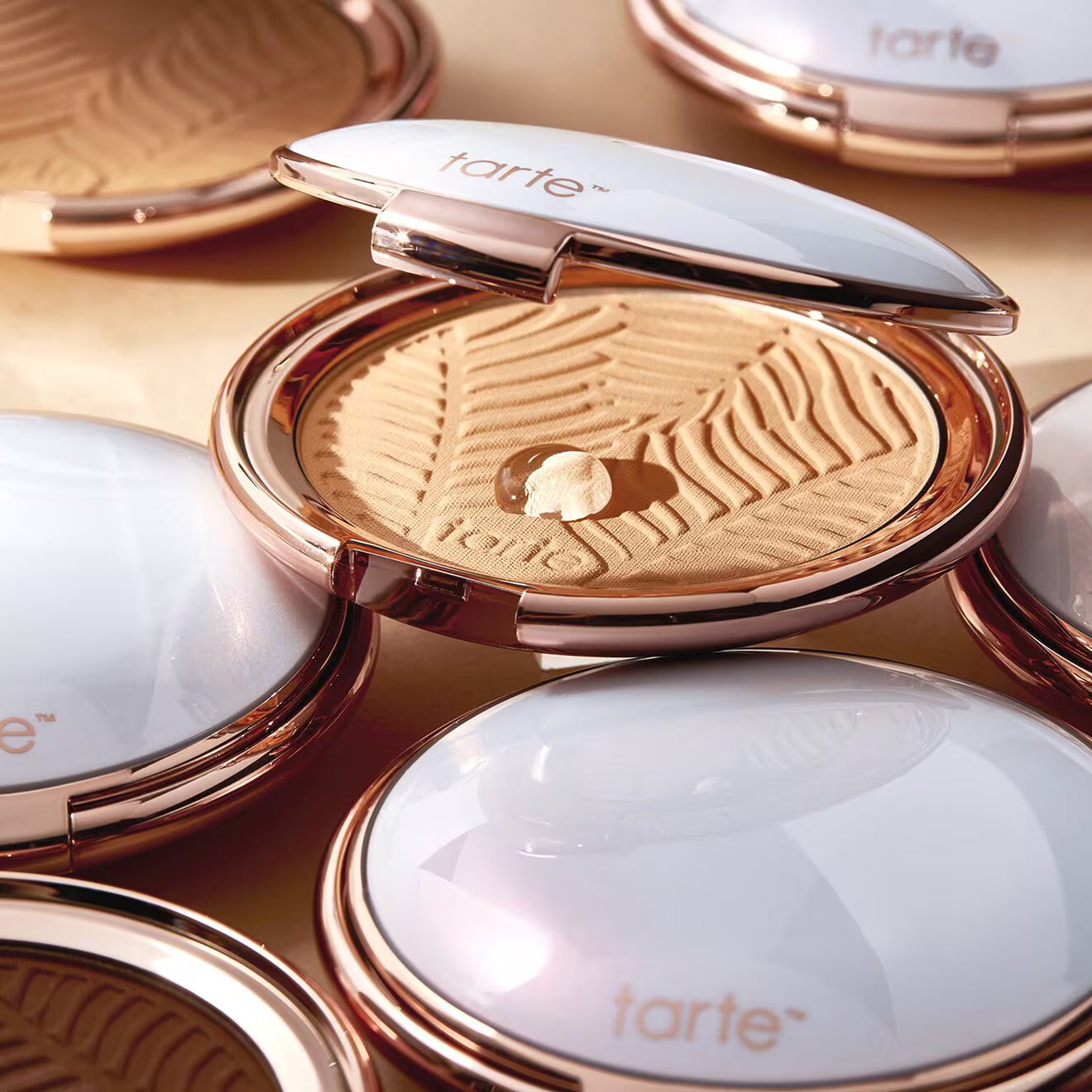 Amazonian Clay 16-Hr Blurring Powder Foundation