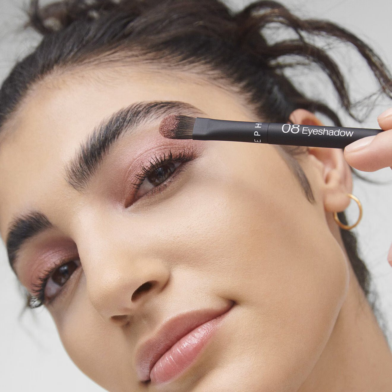 08 The Eyeshadow Brush - Mistake-Proof Eye Application In Half The Time