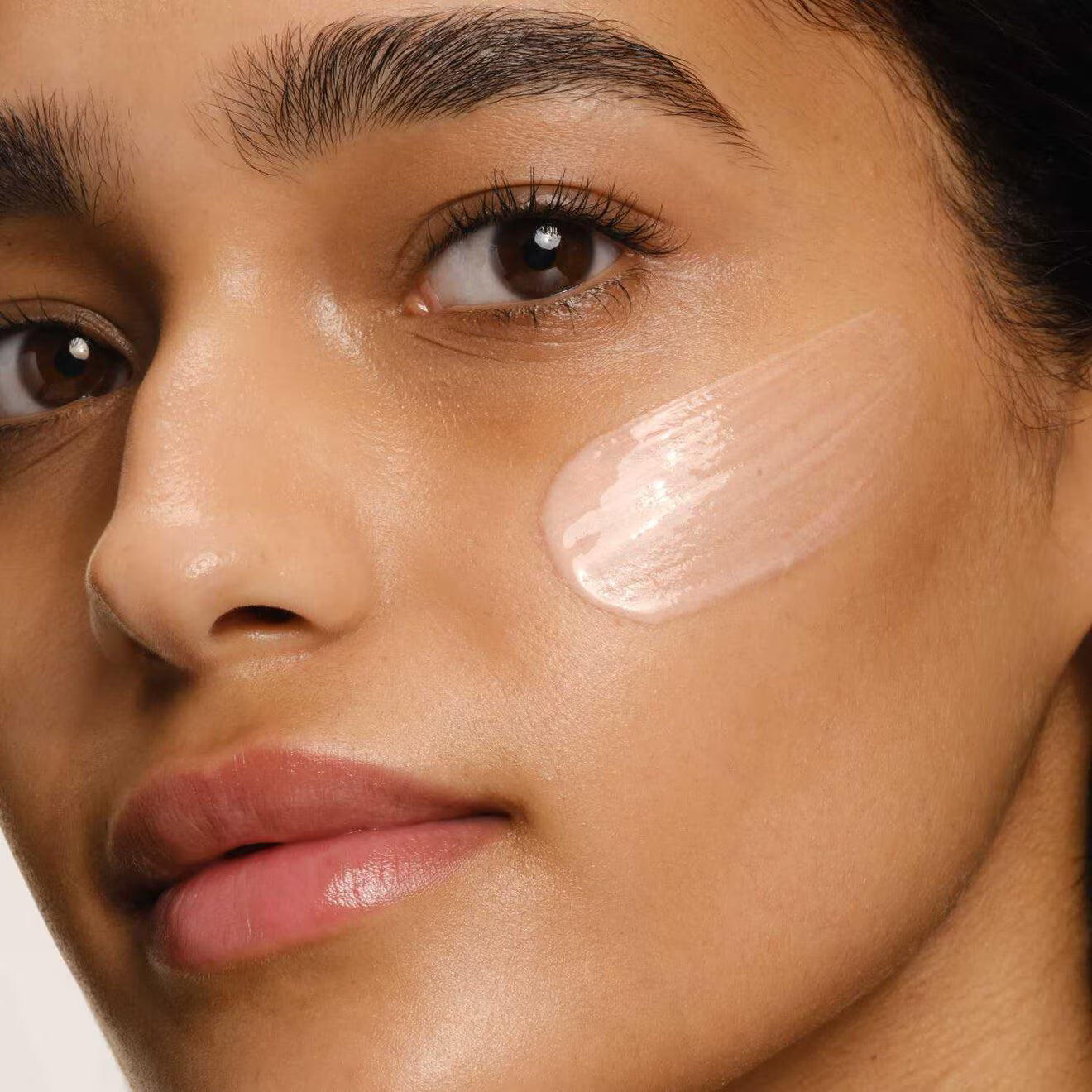 Luminous Silk Hydrating Glow Extending Primer