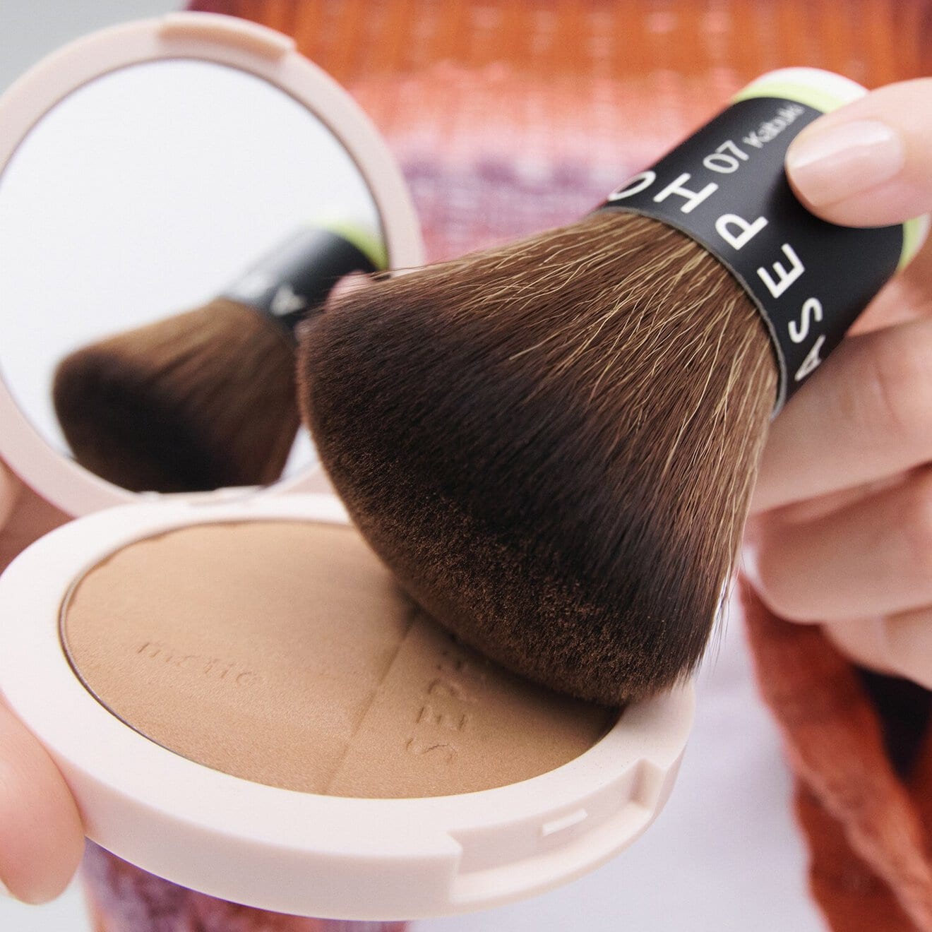 07 The Kabuki Brush - Mistake-Proof Face Application In Half The Time