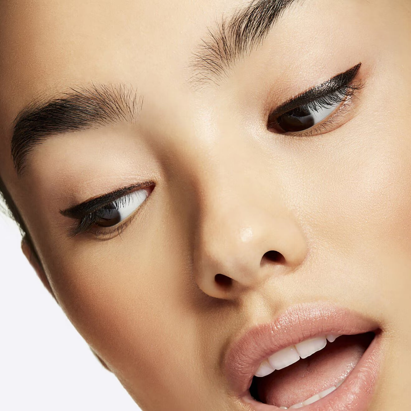 Brushstroke 24-Hour Liner