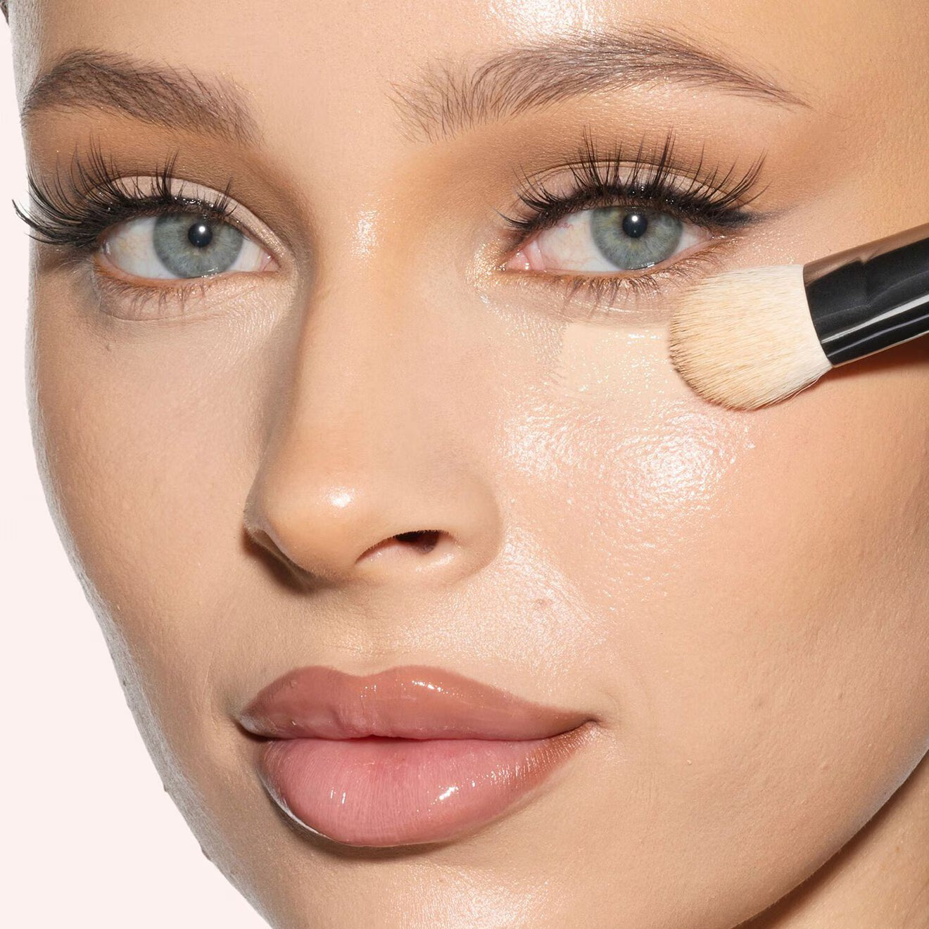 Undereye Buff Brush