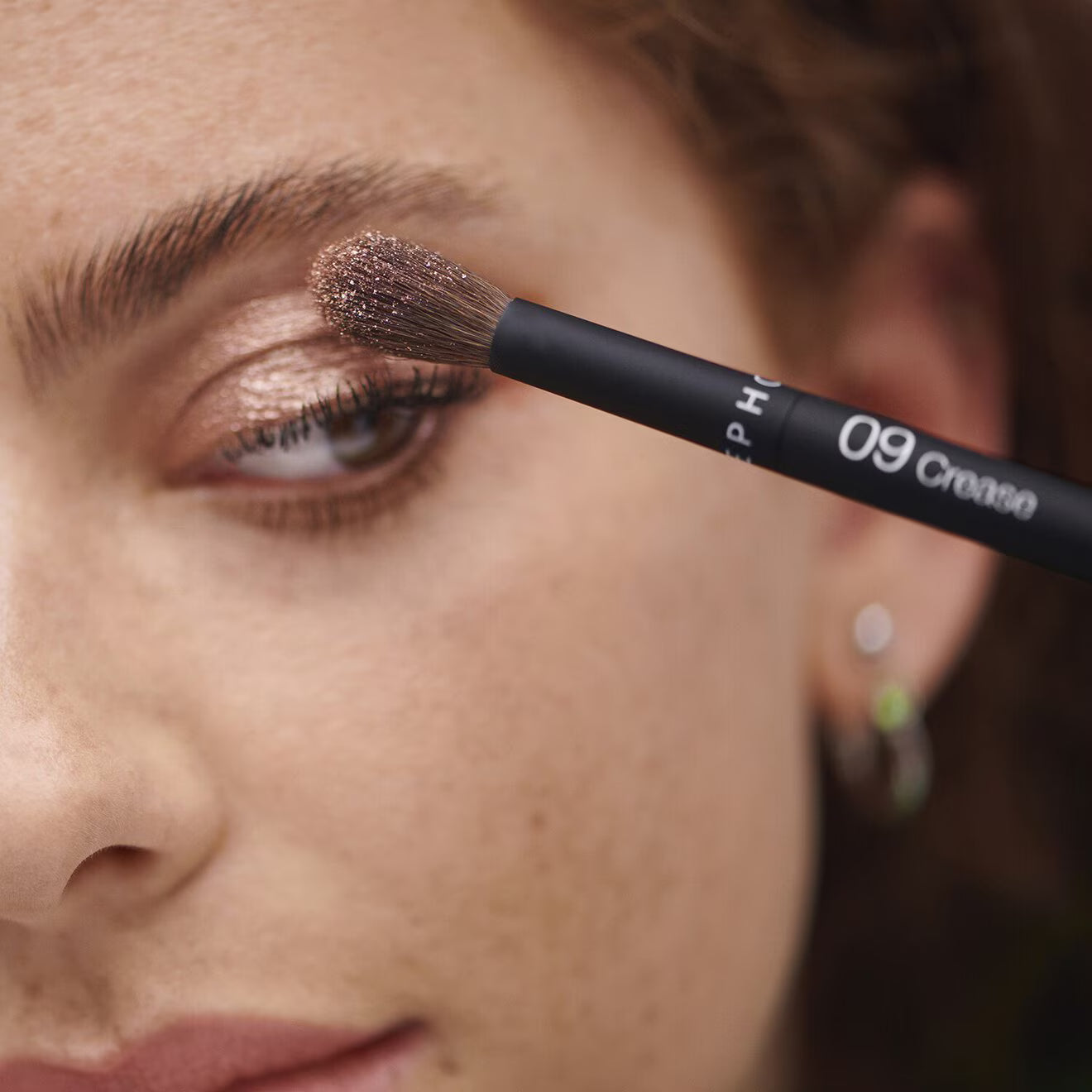 09 The Crease Brush - Mistake-Proof Eye Application In Half The Time