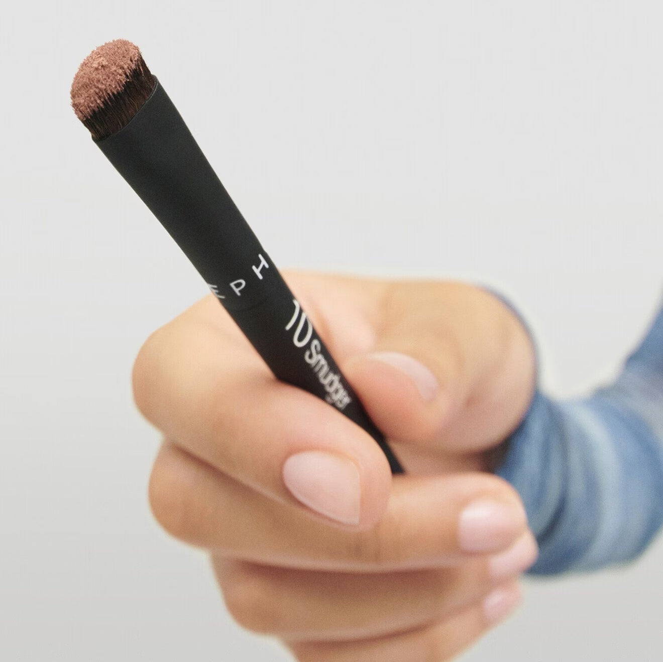 10 The Smudger Brush - Mistake-Proof Eye Application In Half The Time