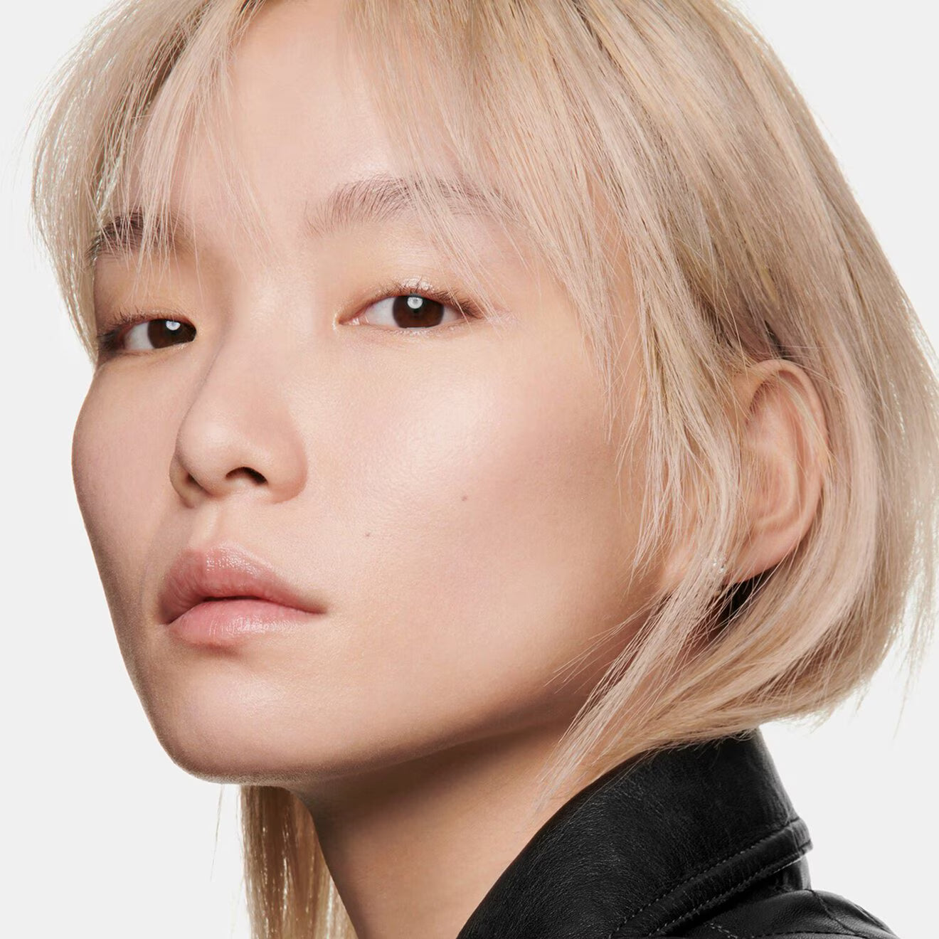 Les Beiges Foundation Healthy Glow Foundation Hydration And Longwear