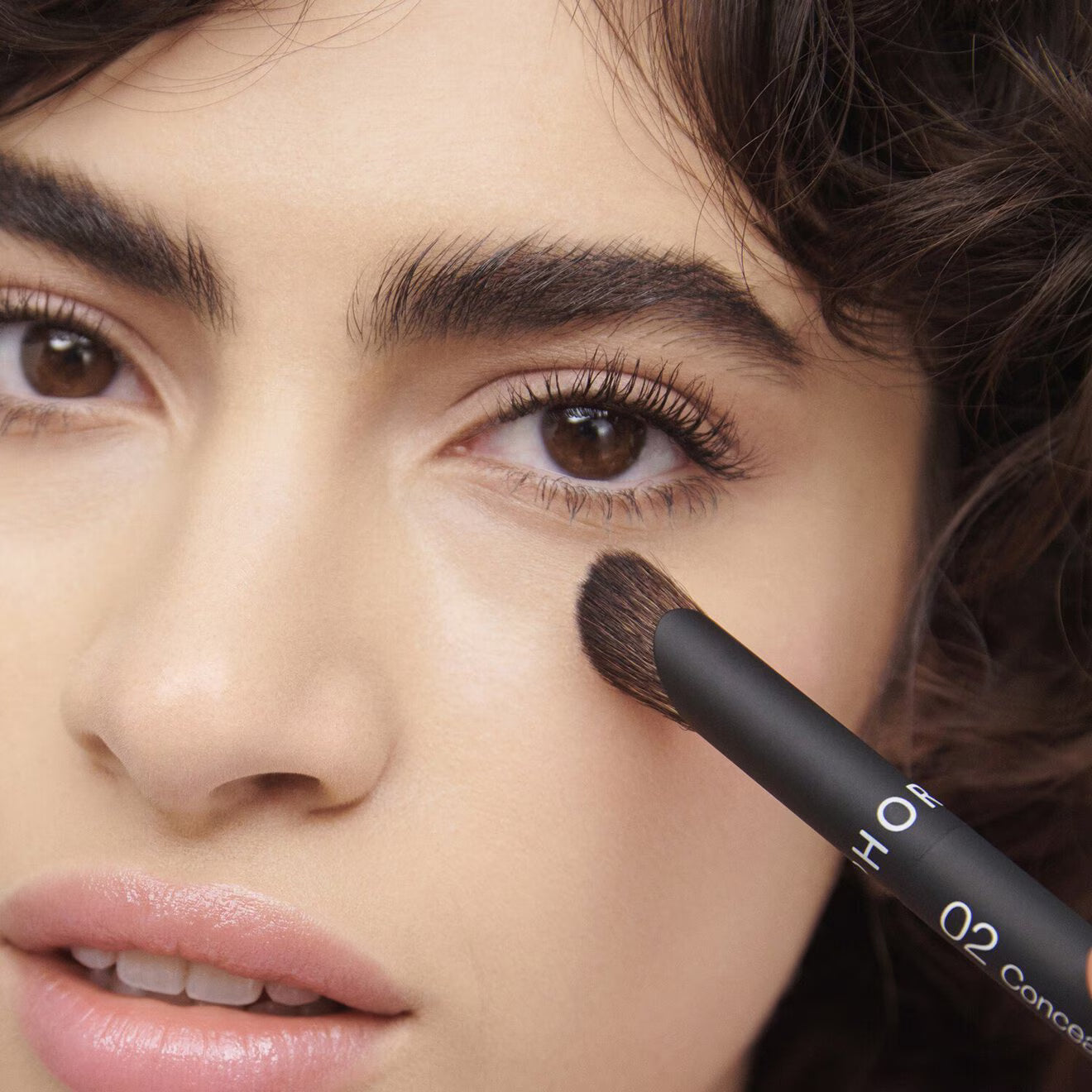 02 The Concealer Brush - Mistake-Proof Face Application In Half The Time
