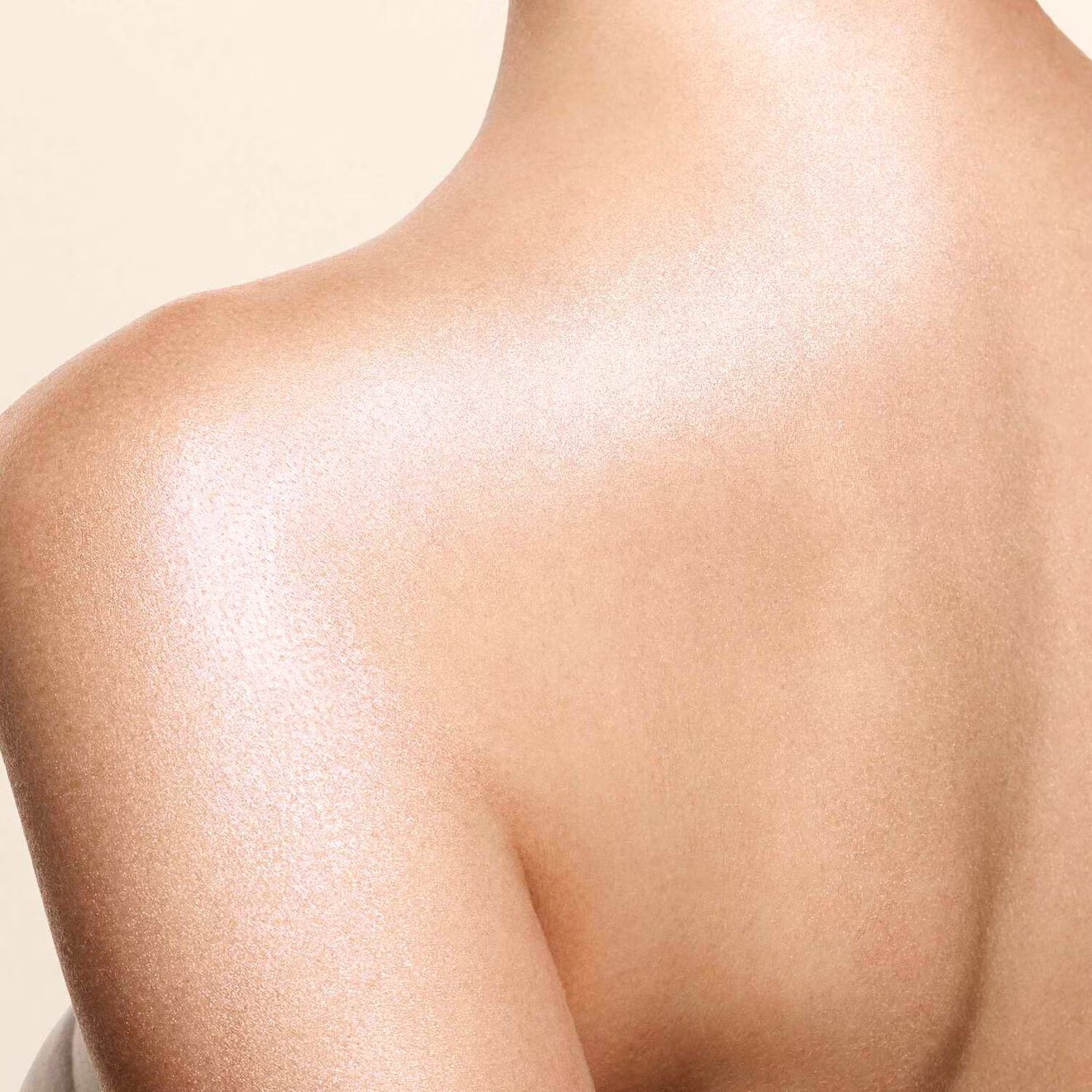 Born in Roma Perfumed Body Shimmer