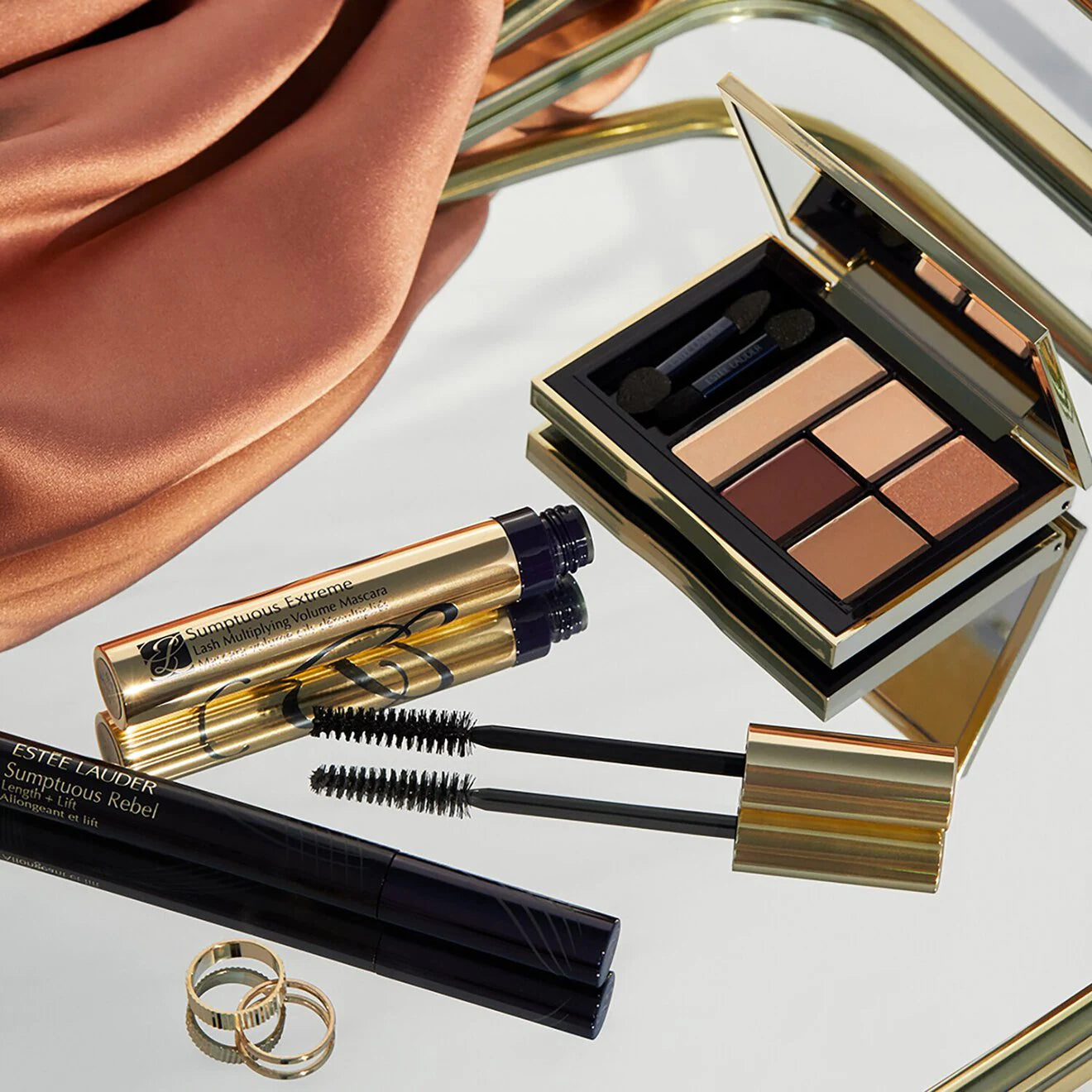 Sumptuous Extreme - Lash Multiplying Volume Mascara
