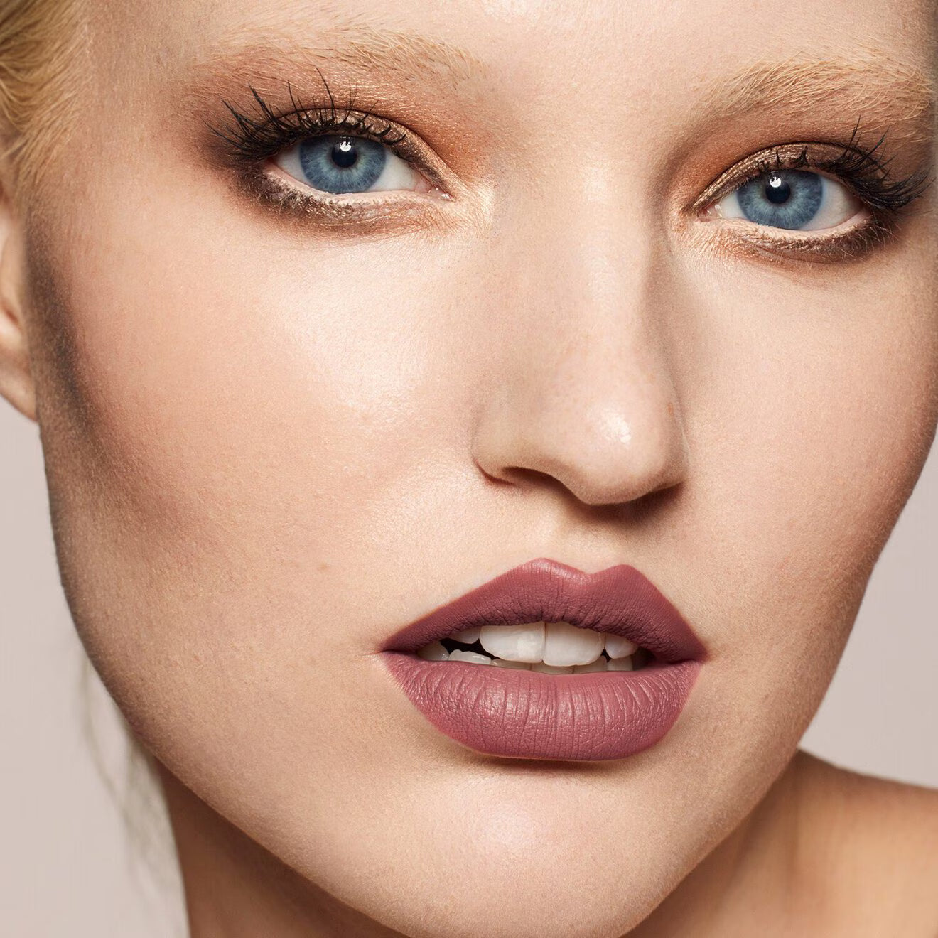 Stunna Lip Paint Longwear Fluid Lip Color