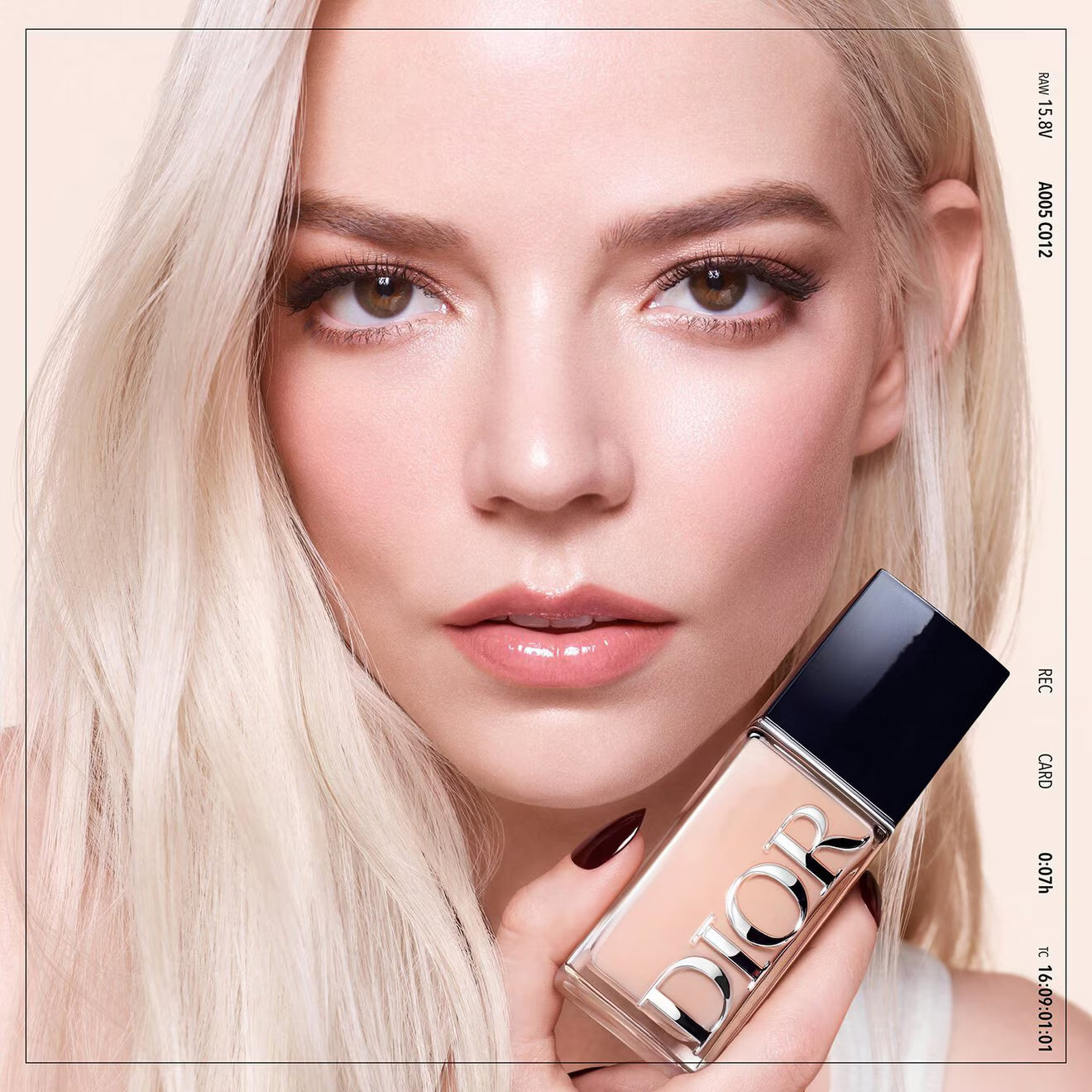 Forever Skin Glow Foundation - 24h Wear and 48h Hydration