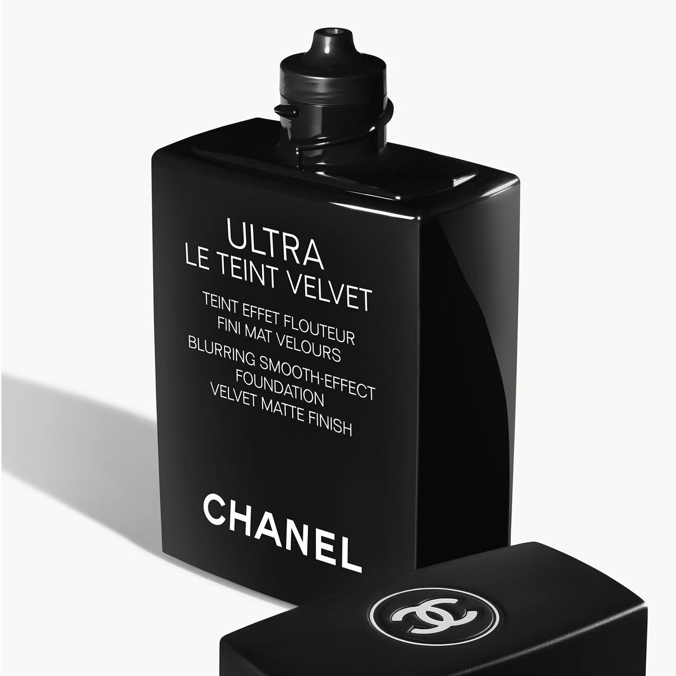 ULTRA LE TEINT VELVET - Blurring Smooth-Effect Foundation