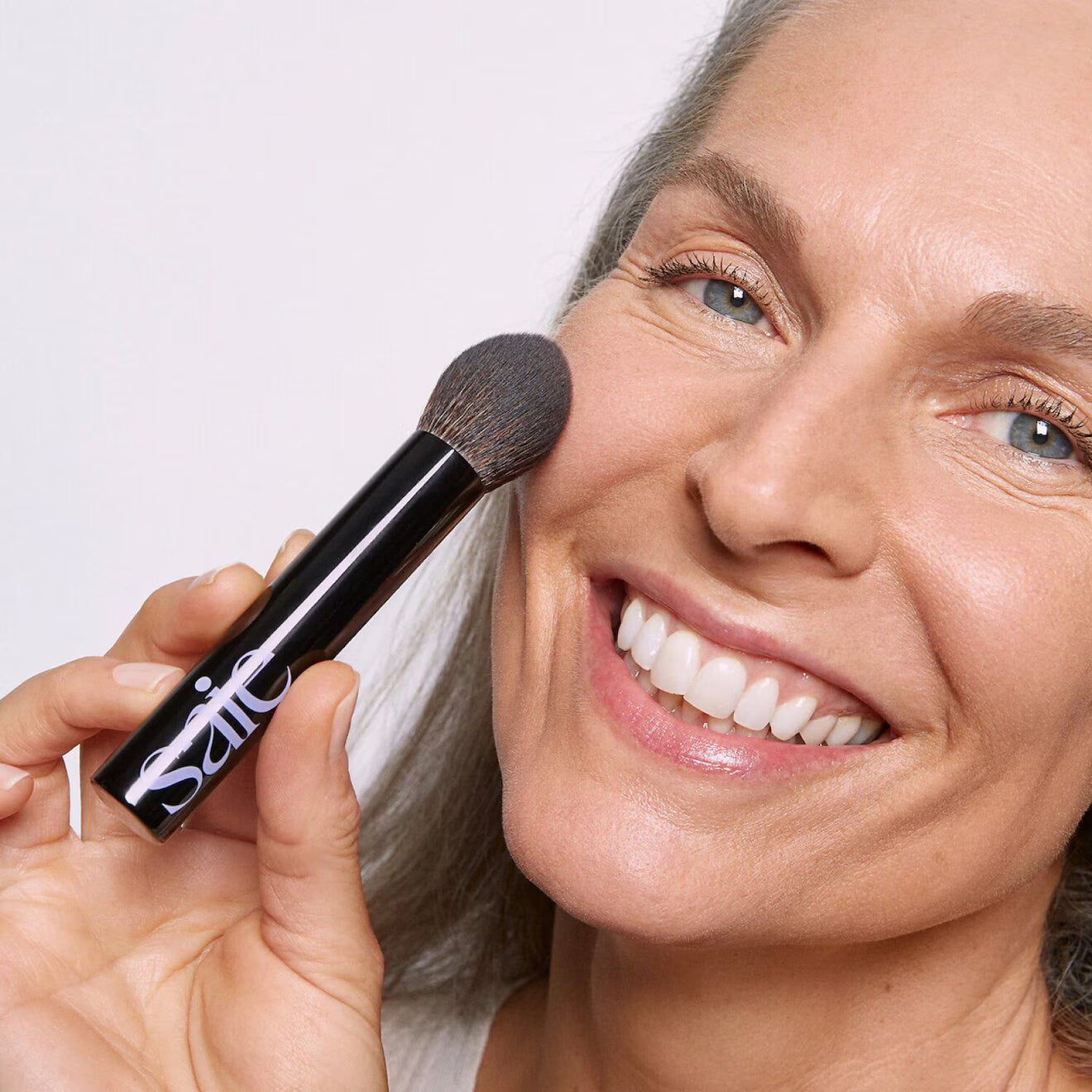 The Fluffy Setting Powder Brush