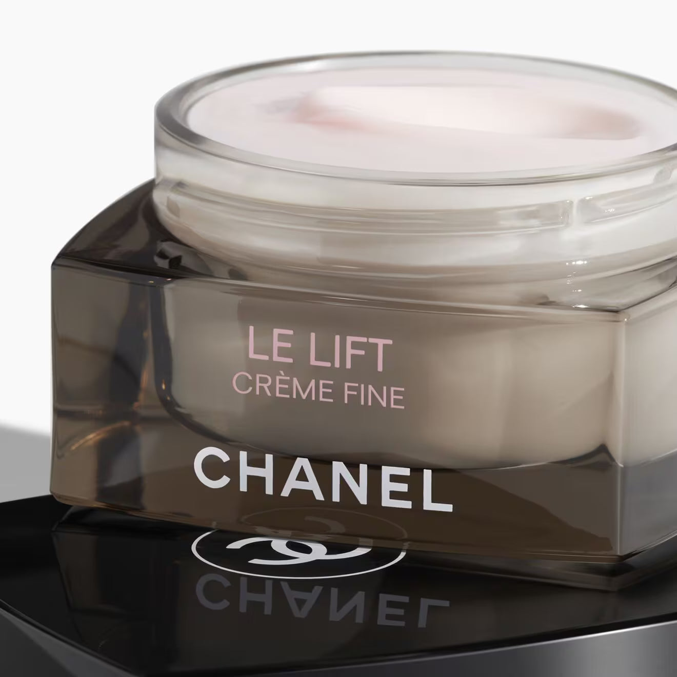 LE LIFT - Smoothing And Firming Light Cream